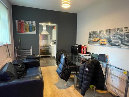 5 bedroom private hall to rent - Photo 2