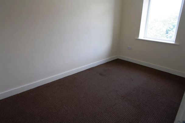 1 bed flat to rent in Huddersfield Road, Elland - Photo 1