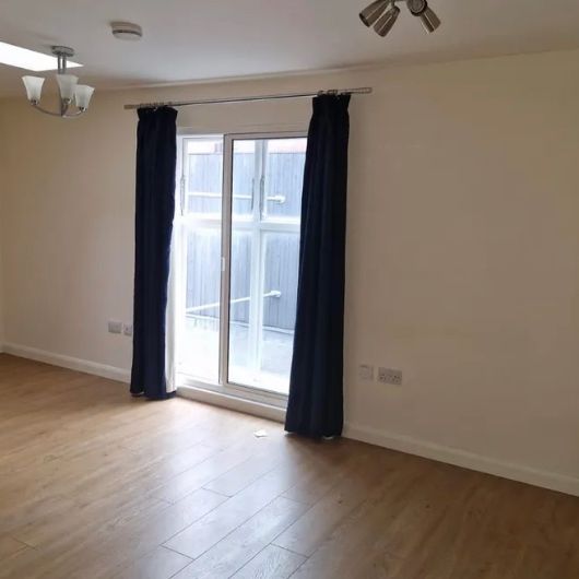 Studio Flat, Goldhawk Road, W12 - Photo 1