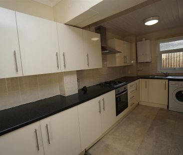 3 bedroom terraced house to rent - Photo 2