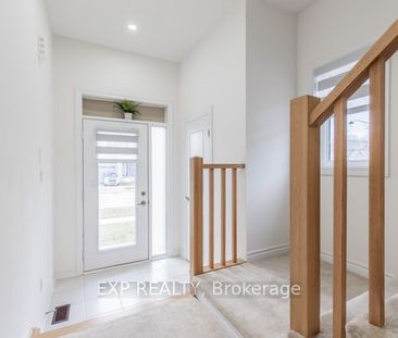 Townhouse For Lease | X8120396 - Photo 1