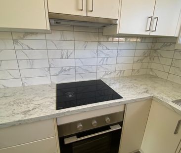 COSY AND SPACIOUS TWO BEDROOM UNIT! - Photo 5