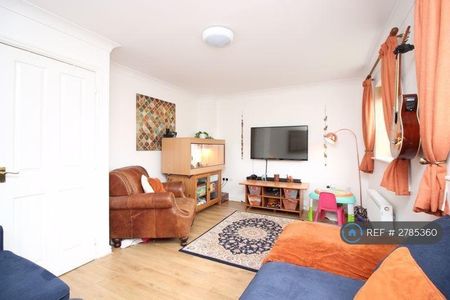 3 bedroom semi-detached house to rent - Photo 2