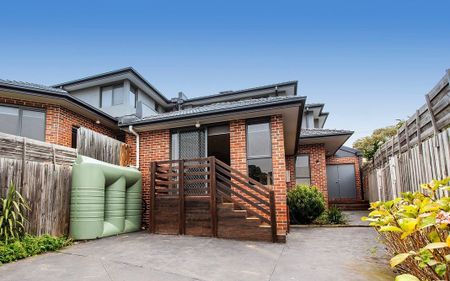 Stylish & Spacious 4-Bedroom Home in Prime Location - Mount Waverley Secondary College School Zone - Photo 5