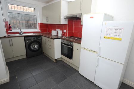 4 bedroom terraced house to rent - Photo 4
