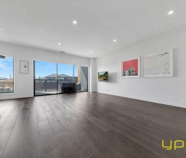 Modern and Convenient Open Plan Living - Photo 1