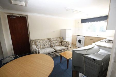 3 bedroom apartment to rent - Photo 2