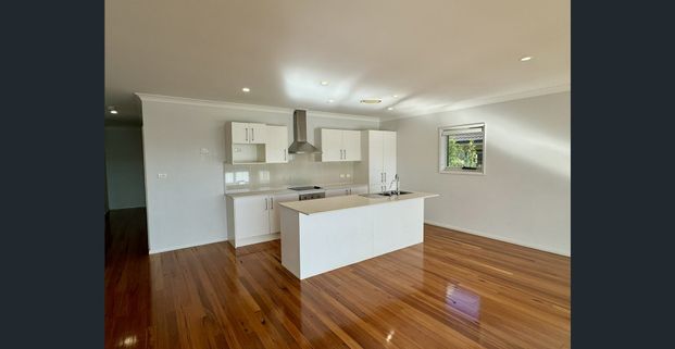 SPACIOUS THREE BEDROOM HOME - Photo 1