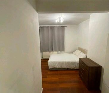 Room in a Shared Flat, Ingram Road, CR7 - Photo 4