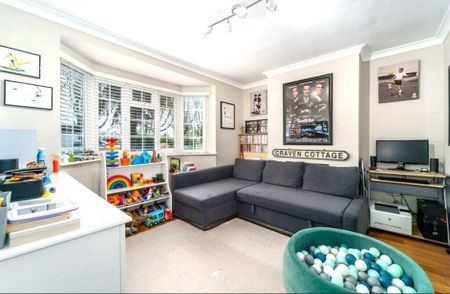 4 bedroom semi-detached house to rent - Photo 2