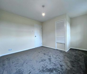 Semi-detached house to rent on - Photo 3