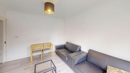 4 bedroom semi-detached house to rent - Photo 4