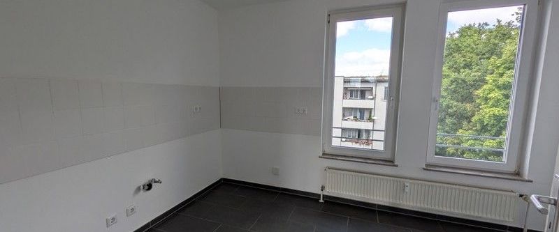 Mitten drin statt nur dabei: großzügige 3-Zimmer-Wohnung (WBS) - Foto 1