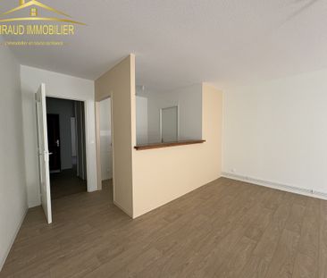 Location Appartement 2 pièces 66m² CHARLIEU 42190 - Photo 4