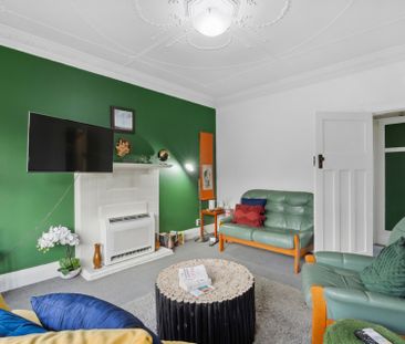 A tidy and spacious home! - Photo 1