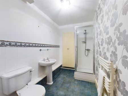 2 bedroom ground floor flat to rent - Photo 3