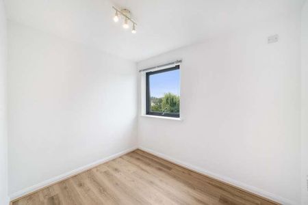 Hirst Crescent, North Wembley, HA9 - Photo 2