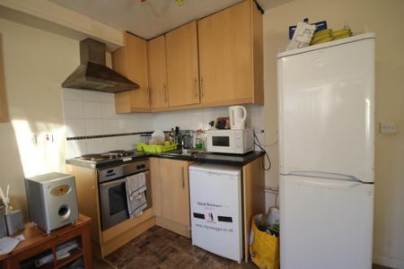 2 bedroom flat to rent - Photo 4