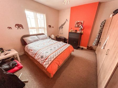 4 bedroom terraced house to rent - Photo 2