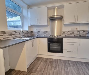 3 bedroom terraced house to rent - Photo 4