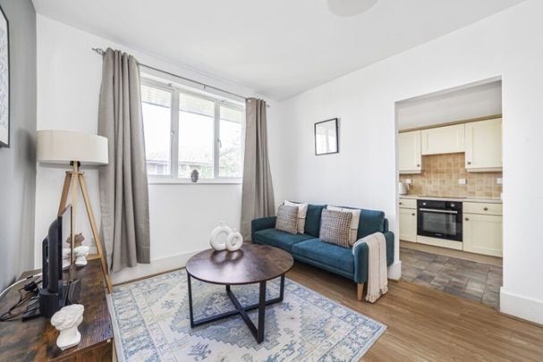 Celandine Drive, London, E8 - Photo 1