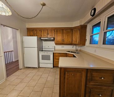 For Lease - 6 Fairhill Crescent, Toronto, Ontario - Photo 2