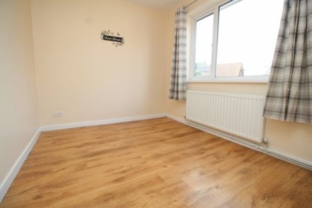 3 Bedroom Semi-Detached Bungalow - Photo 4