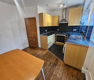 3 Bed - 31 Wilton Grove, Leeds - LS6 4ES - Student - Photo 4