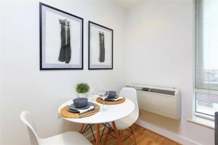 1 bedroom flat in Clapham Common South Side - Photo 4