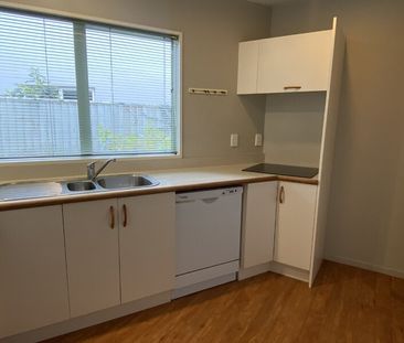 Gorgeous 3 Bedroom Townhouse! - Photo 4