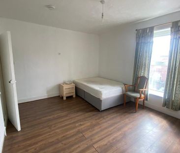 4 bedroom terraced house to rent - Photo 2