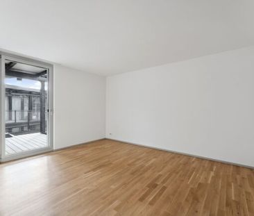 Modern apartment in a prime location near the train station - Photo 1