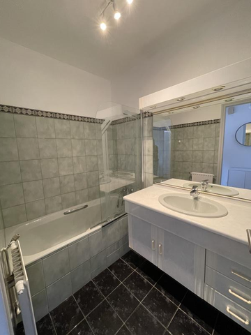 Location Appartement 3 pièces 63m² LA ROCHE SUR YON 85000 - Photo 5