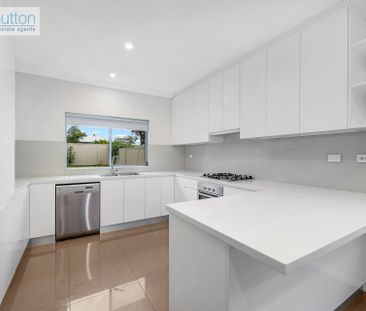 52 Doyle Rd, Revesby NSW 2212 - House For Rent | Domain - Photo 5