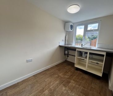 3 bedroom semi-detached house to rent - Photo 5