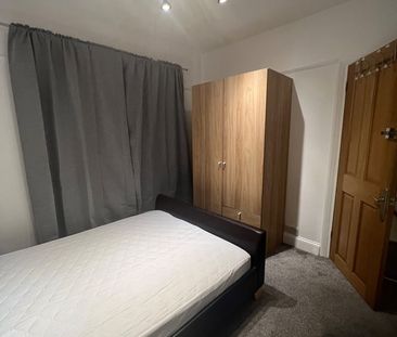 Room in a Shared House, Oldstead Road, BR1 - Photo 2