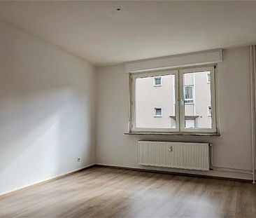 Helle 3-Zimmer-Erdgeschosswohnung mit Balkon in gepflegtem Mehrfami... - Foto 4