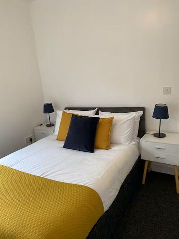 8 Bed Semi-Detached House, Brandreth Close, S6 - Photo 4