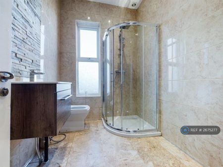 1 bedroom in a house share to rent - Photo 5