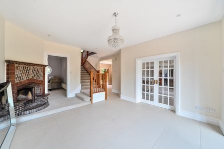 5 bedroom detached house to rent - Photo 3