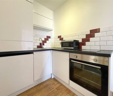 Well presented studio apartment to rent within walking distance of ... - Photo 3
