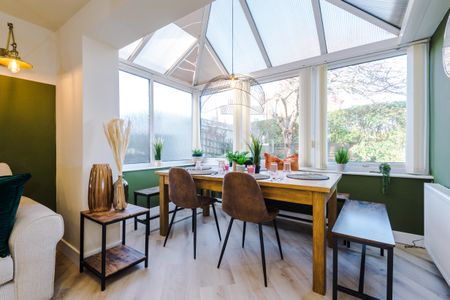 UK Award Winning, exceptionally high standard, design-led, immaculate, quiet but friendly & sociable shared home in prime location, close to Chester City Centre, transport, good shops and leisure. Room 6 - Photo 2