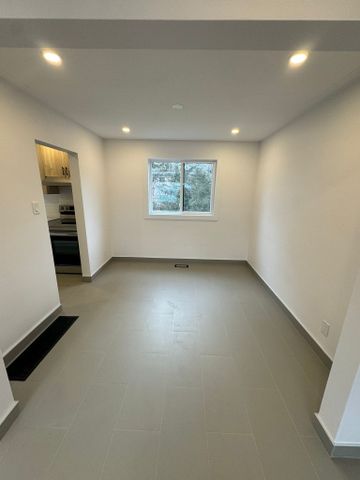 For Lease - 2434 Clover Street Unit# 1, Billings Bridge - Riverside Park and Area, Ontario - Photo 2