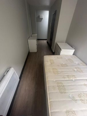 Studio Flat, Bridge Road, NW10 - Photo 1