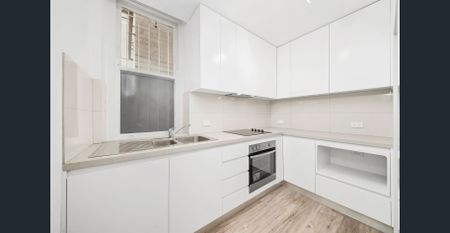 LARGE TWO BEDROOM APARTMENT - Photo 4