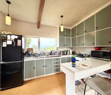 2 Bedroom House in Lower Hutt - Photo 6