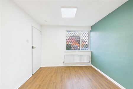 3 bedroom detached house to rent - Photo 4