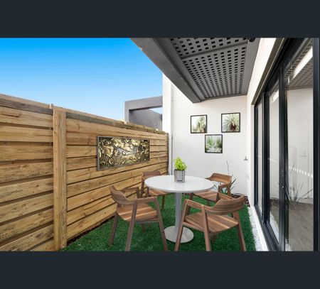 1/11 Government Road, Frankston, Vic 3199 - Photo 2