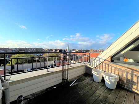 Ongemeubeld duplex appartement met 3 slaapkamers in centrum van Knokke. - Foto 5