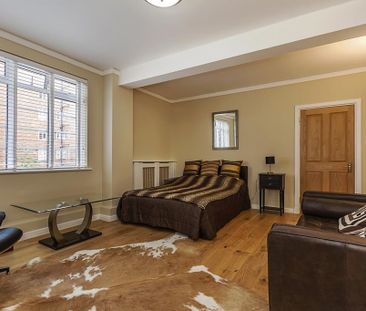 Studio to rent - Photo 2